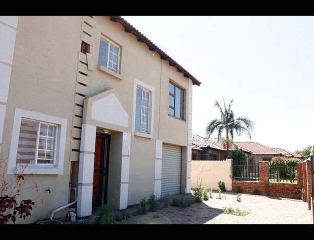 4 BEDROOM HOUSE FOR SALE IN NKWE COUNTRY ESTATE